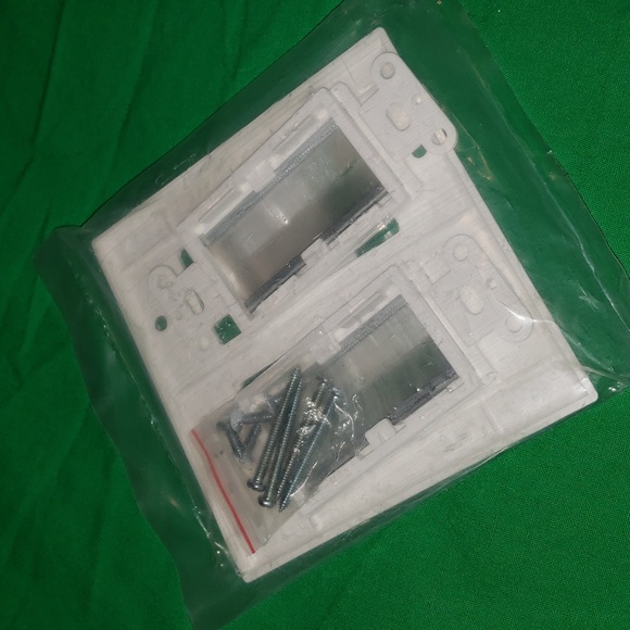 Kebulldola Double Gang Bristle Plate Cable Management Kit White - Picture 3 of 3